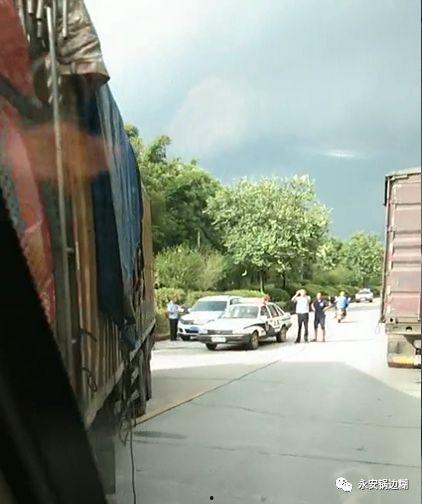 永安街拍最新爆料,潮流瞬间捕捉,街头风采尽收眼底 第3张 永安街拍最新爆料,潮流瞬间捕捉,街头风采尽收眼底 第3张